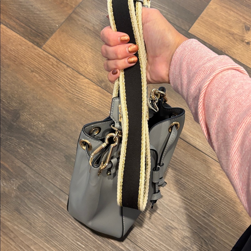 Marc Jacobs Grey Leather Drawstring Bucket Bag - Picture 9 of 14